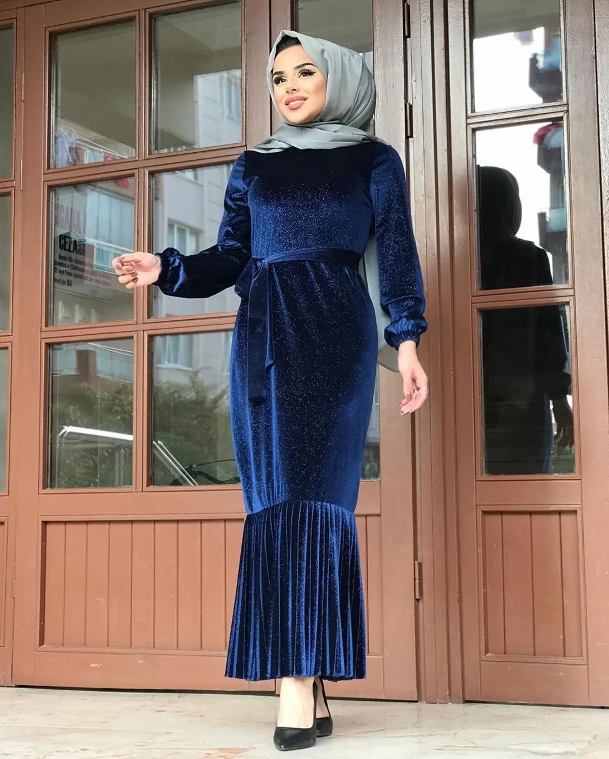 Женское длинное бархатное платье макси с подолом и складка рукавов элегантное