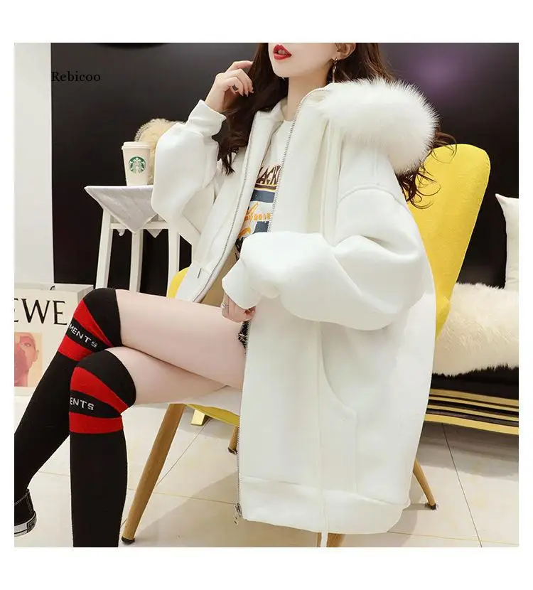 

Пальто женское вечерние нее укороченное с капюшоном и искусственным мехом