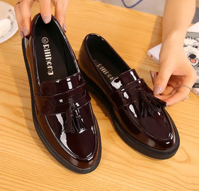 Брендовые туфли-оксфорды с металлической цепочкой; женские мокасины на плоской подошве; блестящие кожаные женские туфли на платформе; криперы на низком квадратном каблуке - Цвет: Style 4 Red