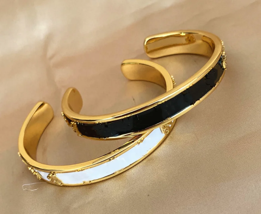 

Exquisite Double T Logo Inlaid Fashion Texture Gold Plated Bracelet Women.More Pictures Please Contact with the Seller