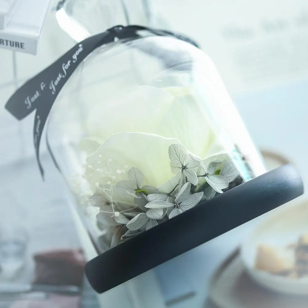 Консервированный подарок на день матери эксклюзивная Роза в стеклянном куполе с