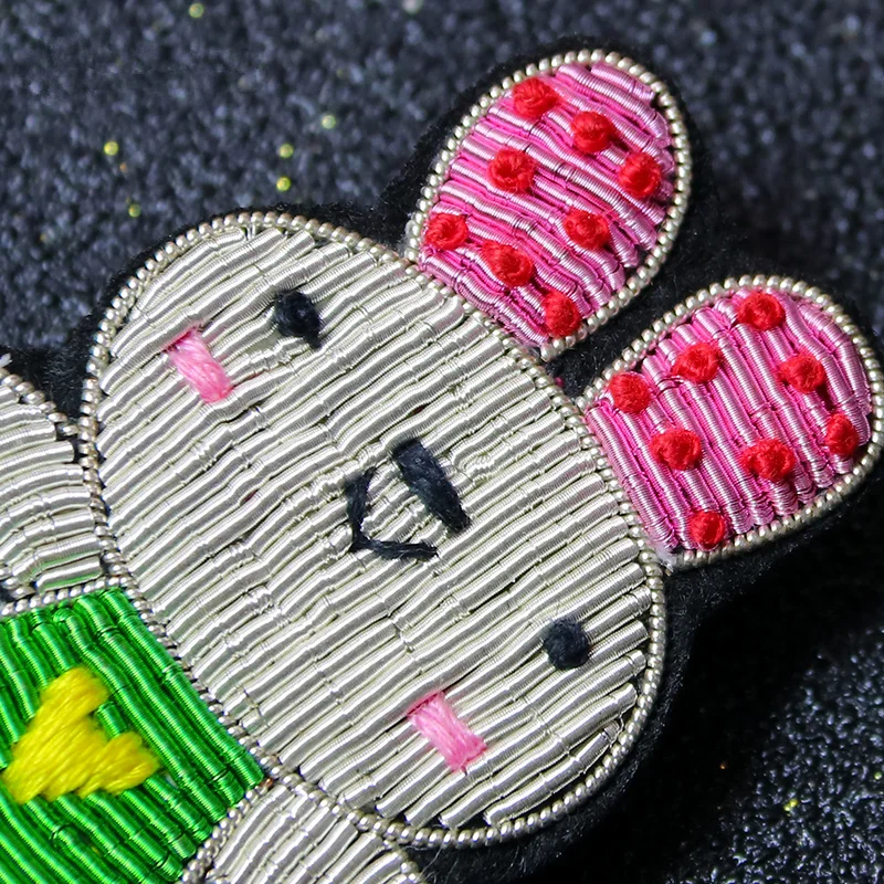 

Hand-embroidered corsage Indian silk badge cartoon ballet rabbit cute brooch female wild high-end accessories