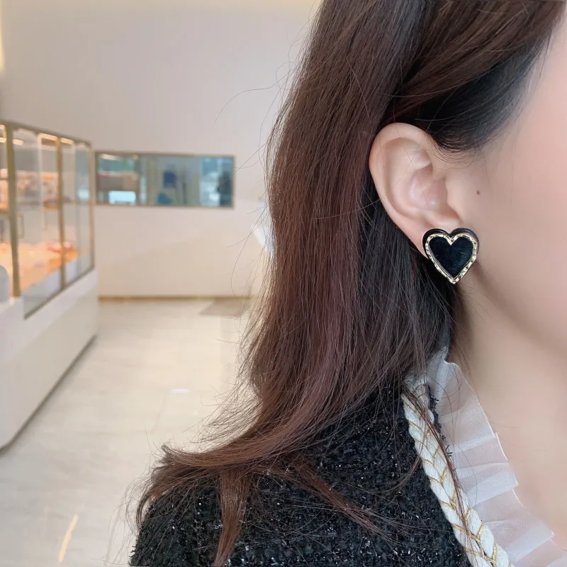 

Fashion metal contracted form dangler female temperament retro love 2021 new geometry stud earrings