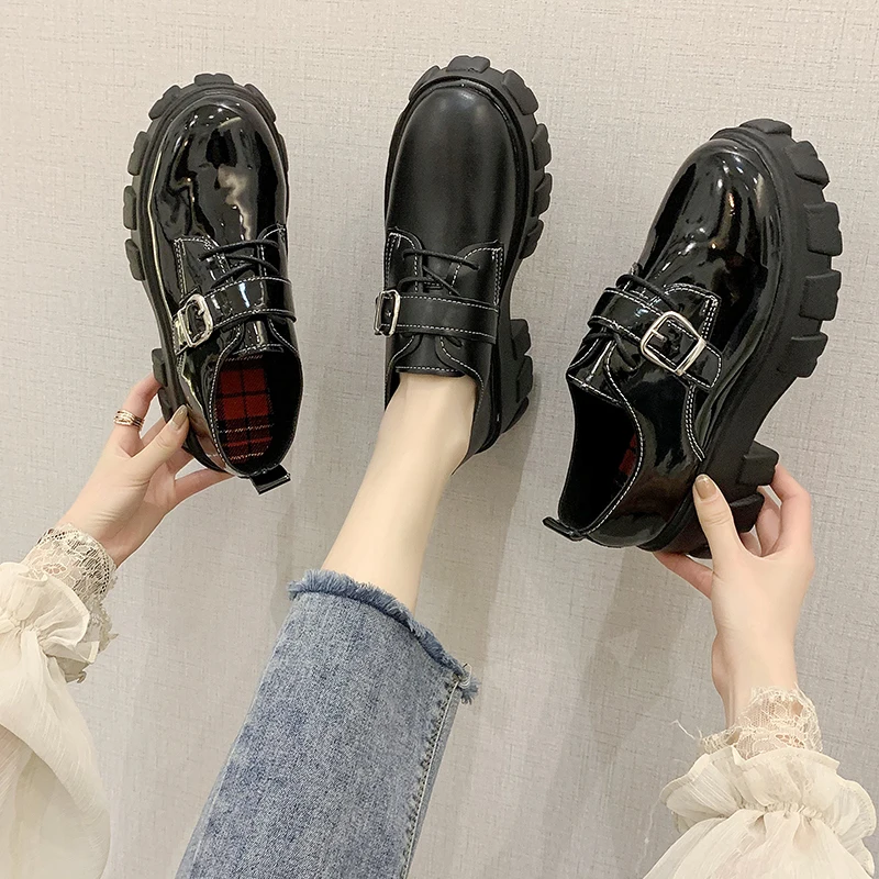 

2021 Модные женские лоферы обувь с круглым носком женская обувь женские осенние оксфорды клоги на платформе мягкие повседневные кроссовки бе...