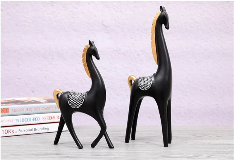 

[HHT] Nordic Resin Crafts Horse Statue Office Furnishings Home Decor Living Room TV Cabinet Decoration Creative Business Gifts