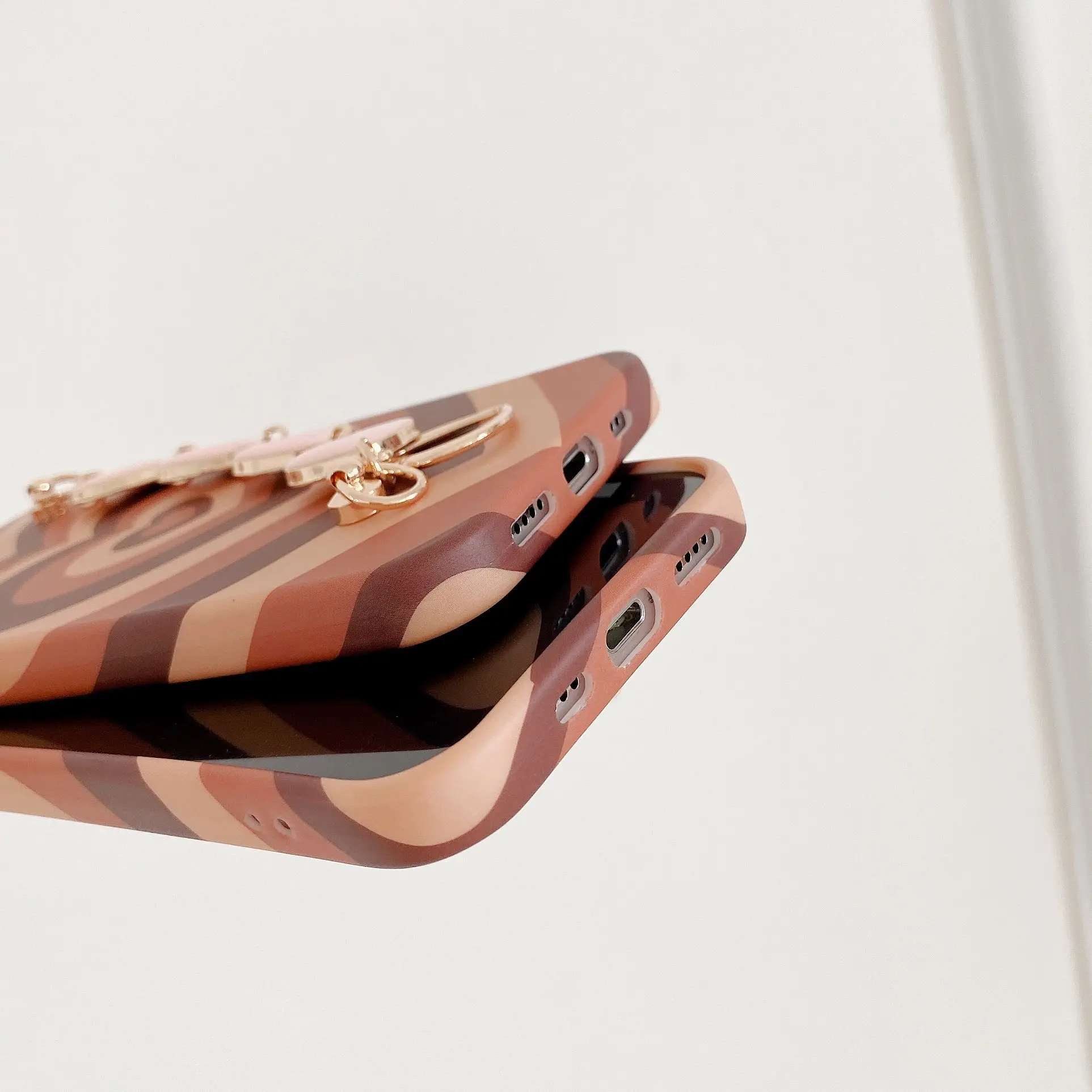 

Wrist Straps case For iPhone 12 mini 11 Pro Max X XS Max XR 7 8 Plus Camara Protective Cover Brown Love Heart Gradient