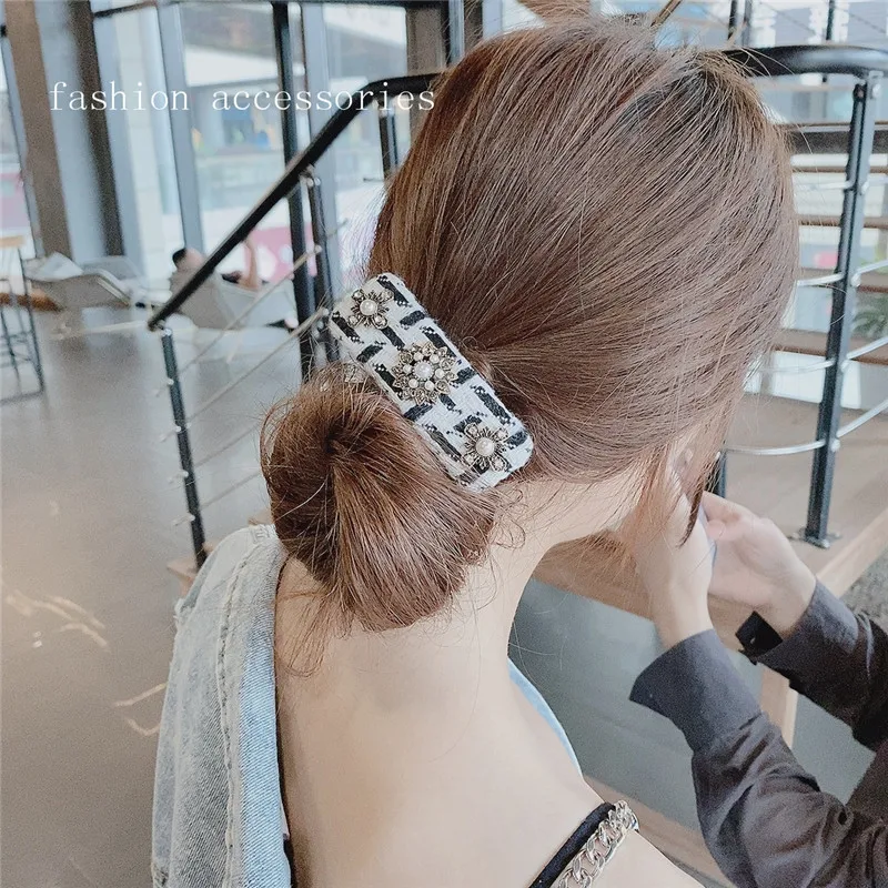 

Korean autumnwinter woolen plaid small incense wind hairpin retro Czech diamond Hong Kong style haircard female hair accessories