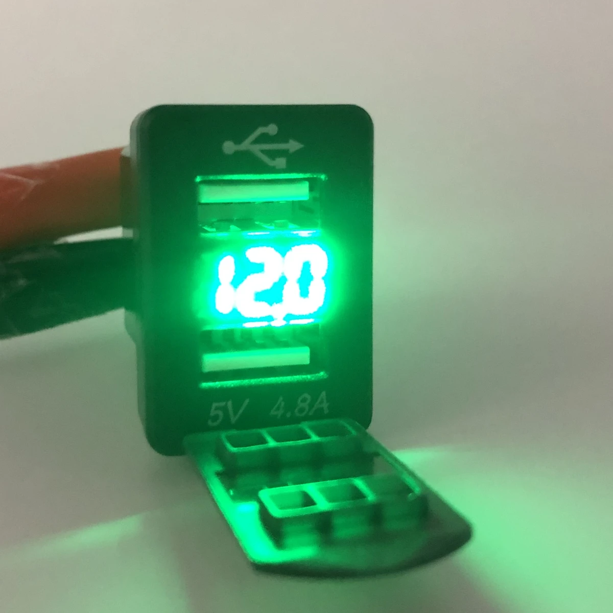 Автомобильное зарядное устройство с двумя USB-портами 4 8 А цифровой вольтметр