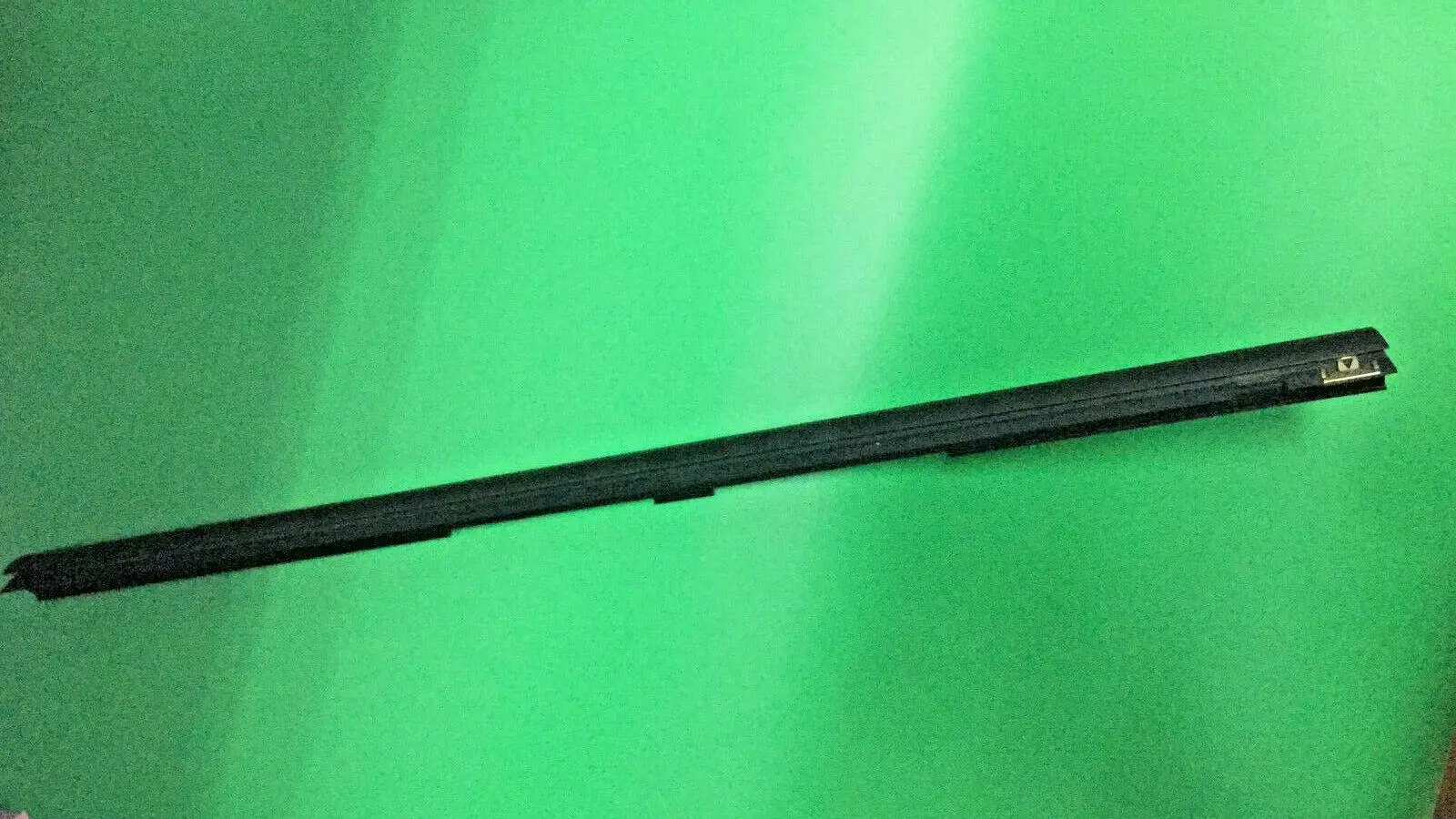 Уплотнение апертуры окна внутреннее переднее левое для Golf Jetta 84 92