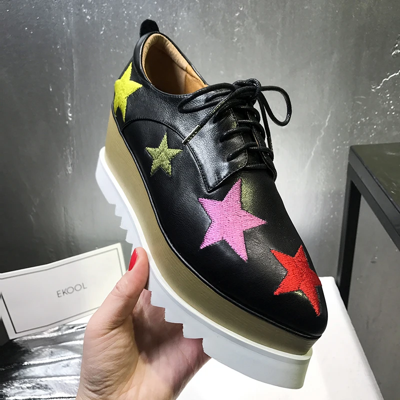 Женские туфли-оксфорды из натуральной кожи на танкетке с острым носком женские