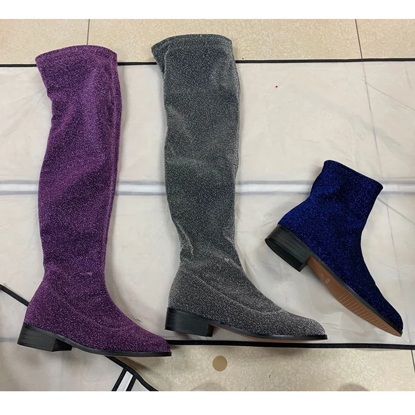Женские сапоги выше колена на низком каблуке с блестками