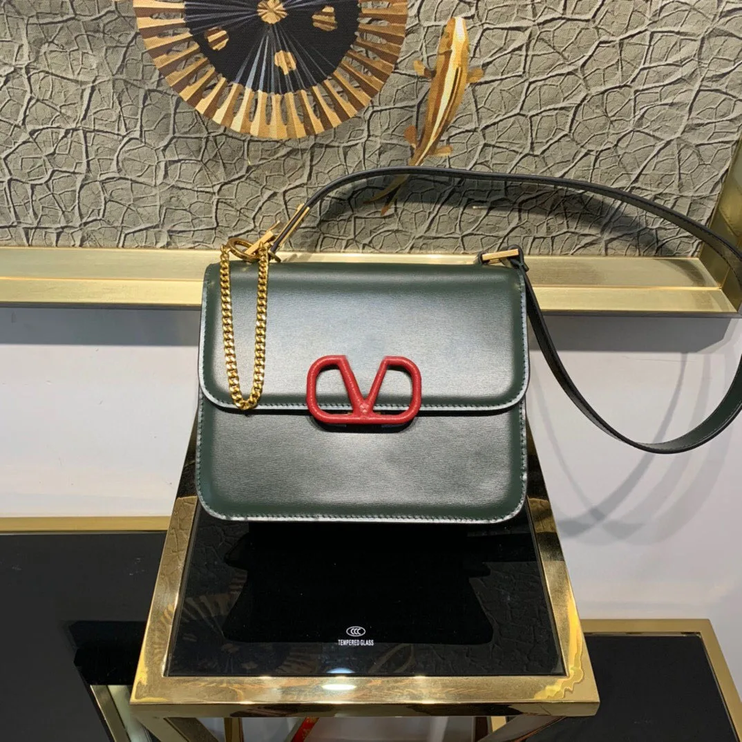 

2021 Top White High Quality Leather Women's Messenger Handbag Solid Color Simple Appearance Fashion Casual Flip Design