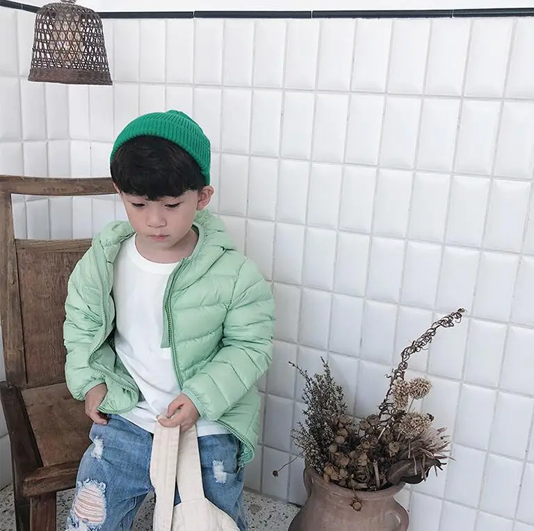 Зимние Детские теплые легкие пуховики ярких цветов 2019 г. Пуховое пальто на молнии