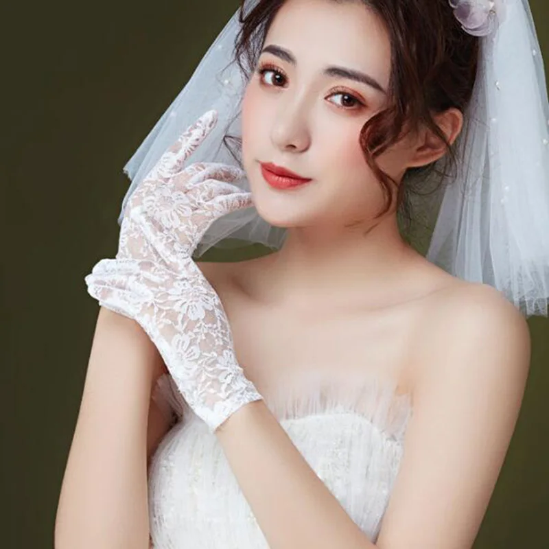 

Retro Ultra Thin Mesh Hollow Elastic Party Dress Prom Wedding Gloves Summer Female Wrist Driving Sunscreen Sexy Lace Mittens K34