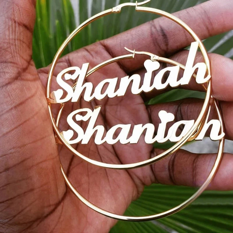 V привлечь Нержавеющая сталь Шарм Любой персонализированные имя Серьги для Для