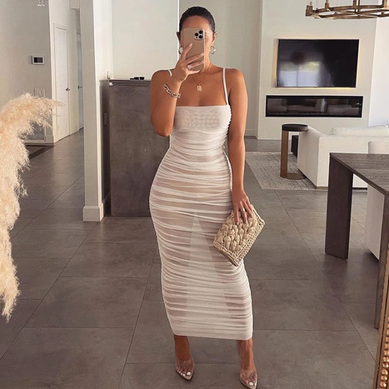 Тонкие женские летние туфли белого цвета с ремешком на сексуальное облегающее