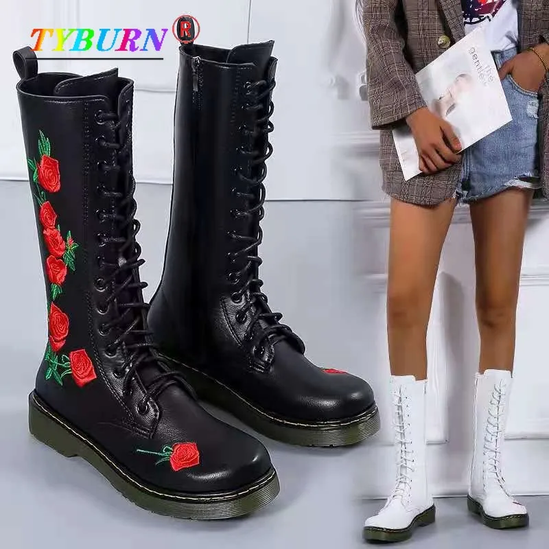 Женские сапоги из натуральной кожи черные до середины икры с вышивкой большие