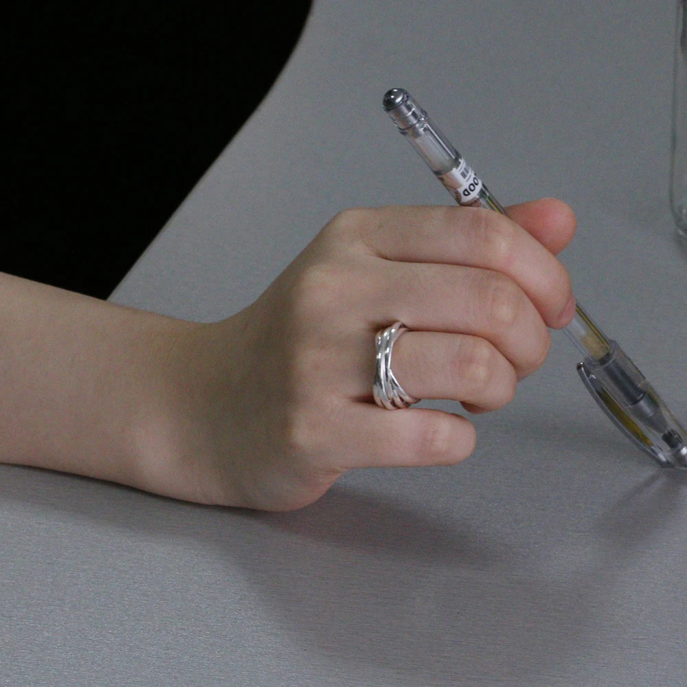 Женское кольцо из серебра 925 пробы классическое блестящее с 5 петлями однотонное