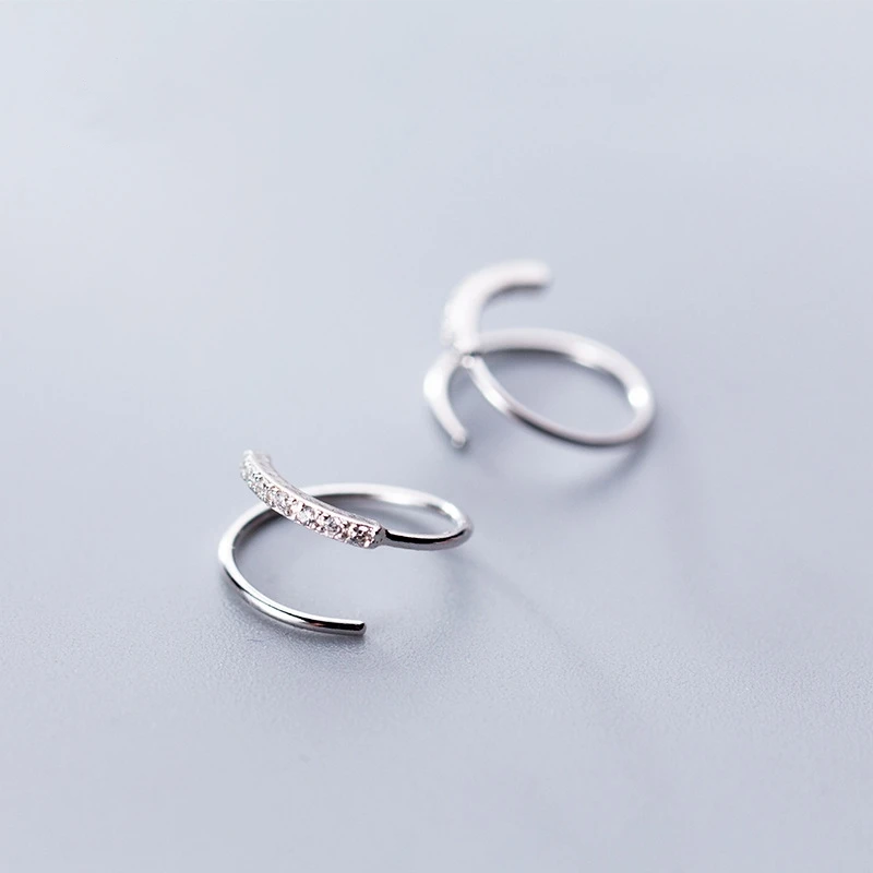 

Серьги-кольца женские, 925 пробы цвета под серебро, в минималистическом стиле, неправильной формы, с волнистыми в виде колец геометрической ф...