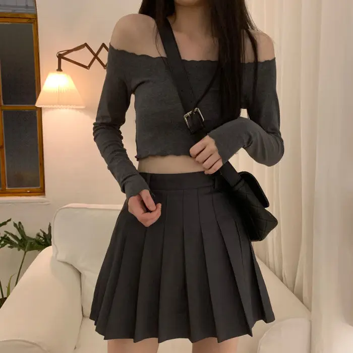 Женская футболка без бретелек однотонная короткая с длинными рукавами и