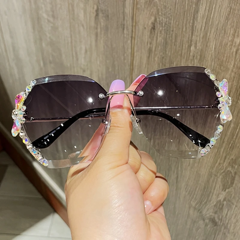 

2021 Fashion Brand Design Vintage Rimless Rhinestone Sunglasses Women Men Retro Cutting Lens Gradient Sun Glasses Female UV400