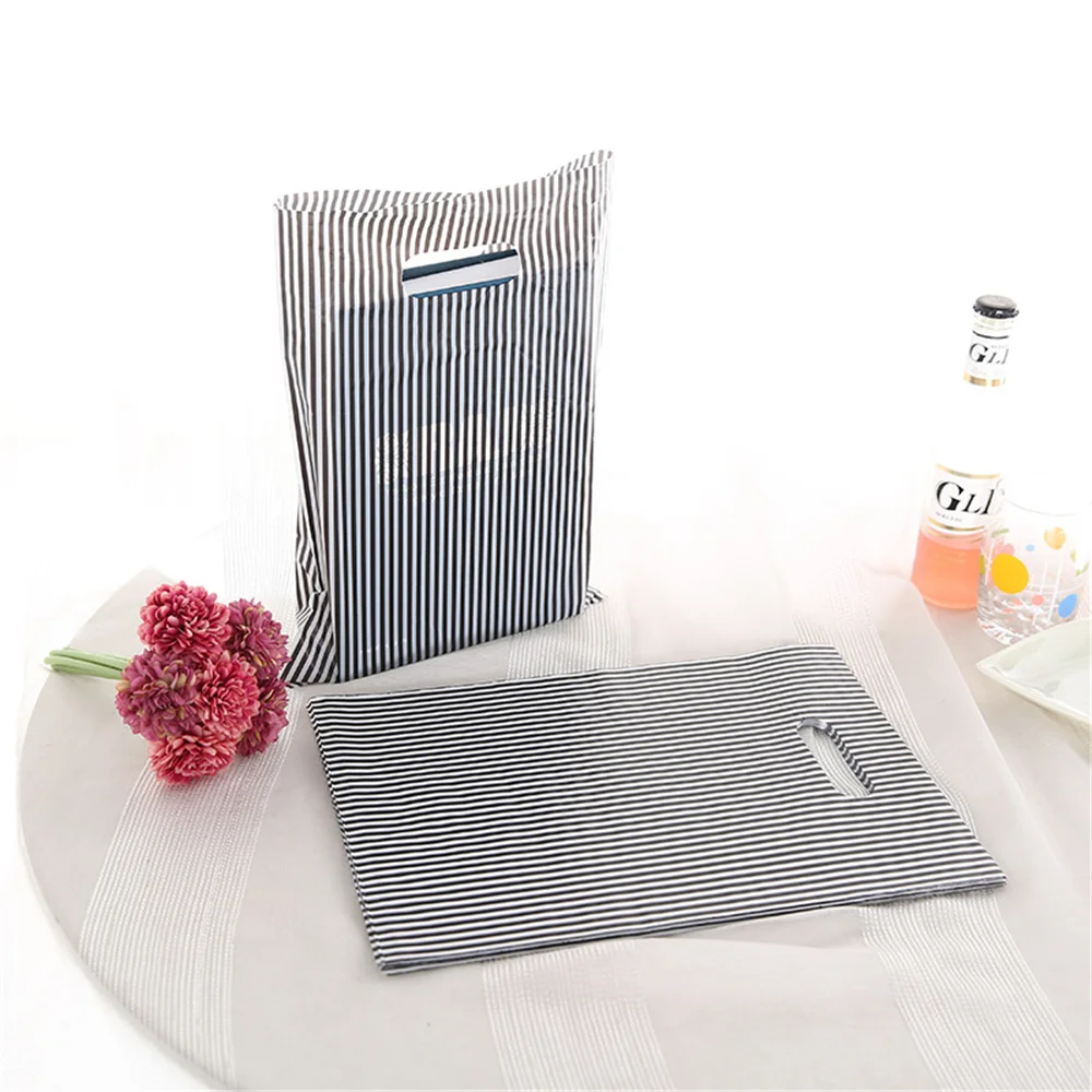 

100pcs Plastic Carrier Bags White Black Stripe Design Boutique Package For Festival Wedding Present Packing Bags Gift Wrapping