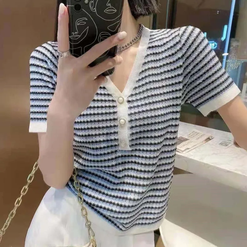 

Women's Short Sleeve Knitted Sweater Striped V-neck Pearl Button Sweaters Summer Korean Fashion Blusas