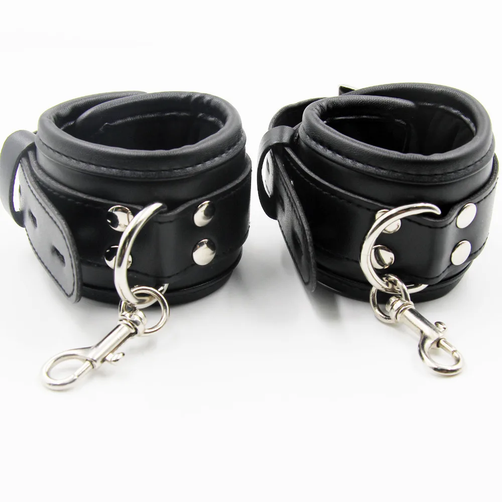 Манжеты на запястье подвязка под бедро раньше фетиш подчиненный интимные