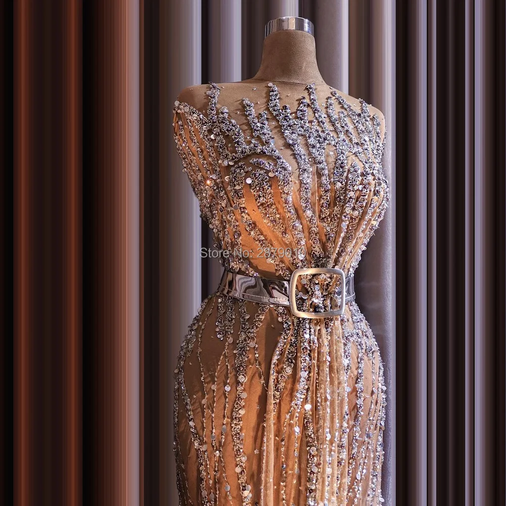 Женское вечернее платье в пол роскошное с круглым вырезом и блестками для
