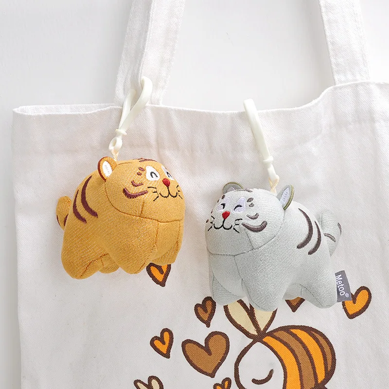 

Cute Gold Silver Tiger Plush Pendant Toy Doll Clamshell Keychain Plastic Buckle 9cm Wj04
