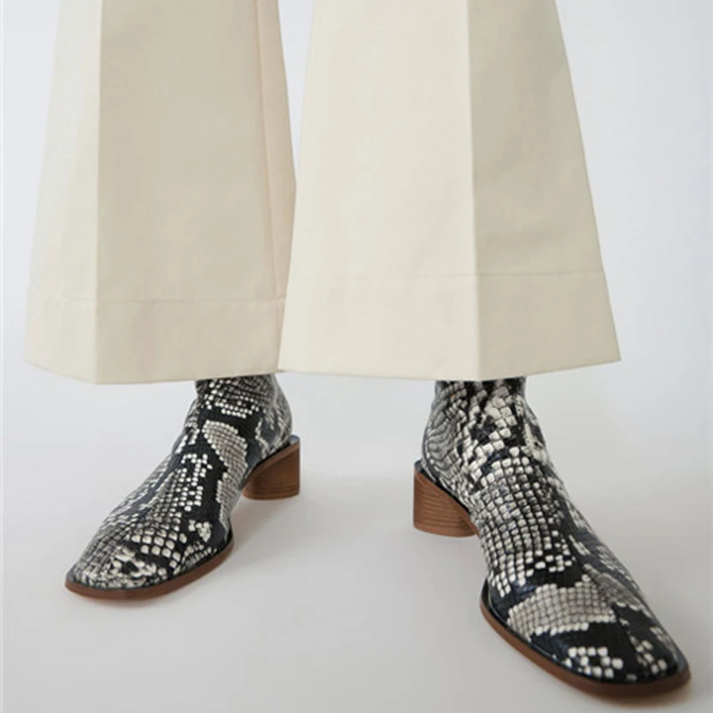 Новинка Весна 2020 кожаные ботильоны модные ботинки с квадратным носком и молнией