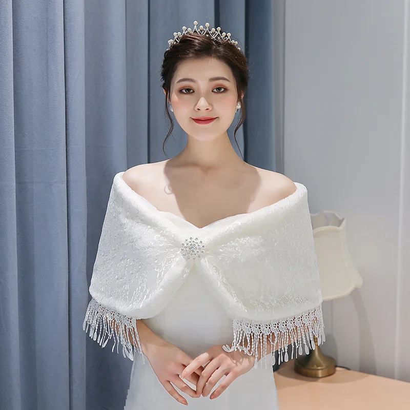 Женская короткая накидка JaneVini Черная кружевная из искусственного меха теплая