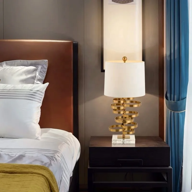 Золотая выдолбленная база современная лампа для спальни гостиной рядом с