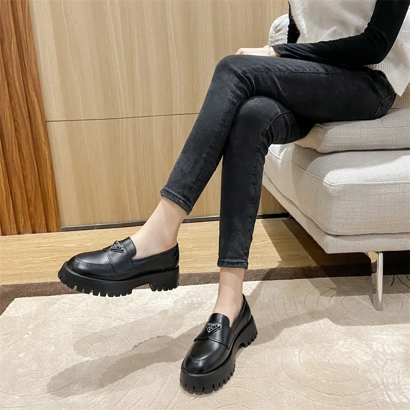 

SUMAITONG Black Loafers Women Casual Solid Slip-On Platform Flats Ladies Round Toe Leisure Women Loafers Shoes