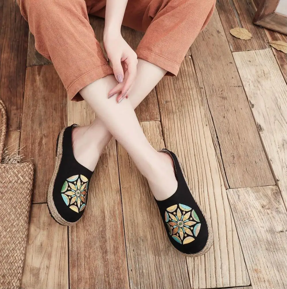 

Vintage Summer Ladies Canvas Close Toe Mules Shoes Handmade Women Comfort Linen Knitted Bottom Embroidered Flat Slippers