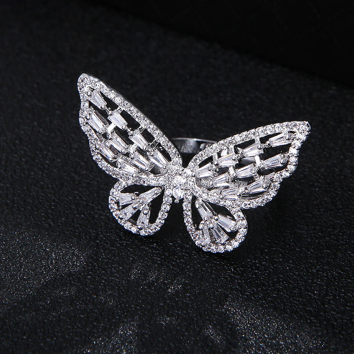 

Wollet New Product Copper Bracelet Zircon Hollow Butterfly Bracelet Butterfly Ring Accessories for Women Fashion