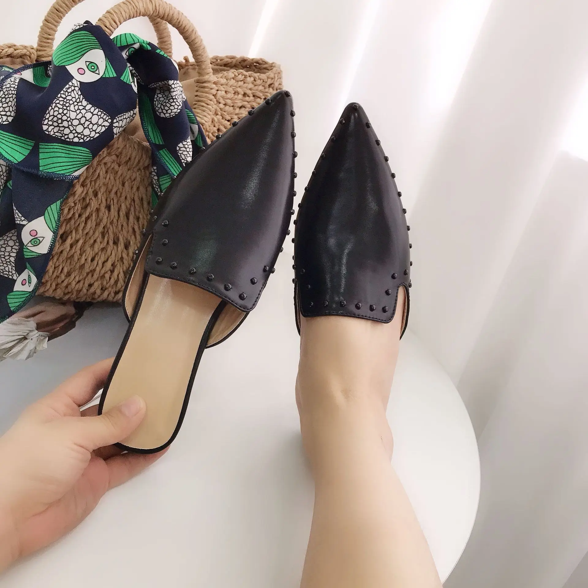 verano nueva moda remaches de fondo plano baotou la mitad drag Muller, zapatos de fondo suave sandalias zapatos de mujer