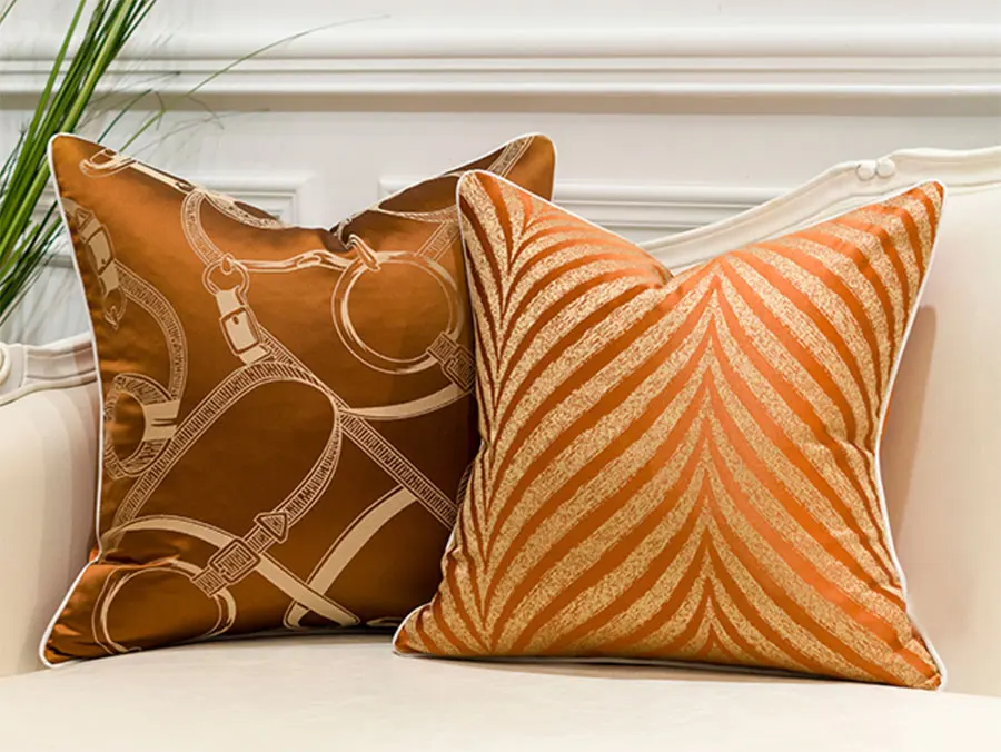 Винтажный элегантный чехол-подушка в восточном стиле оранжевого цвета на спинку