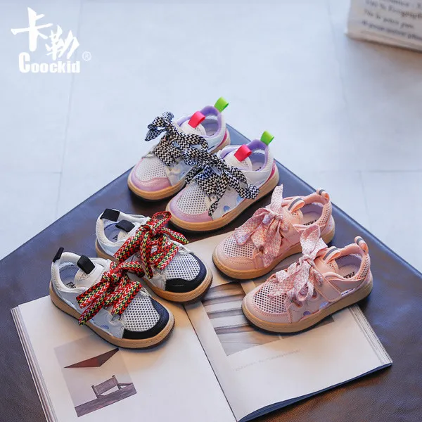 

Детская спортивная обувь, новинка 2022, дышащие сандалии, сетчатые кроссовки, Повседневная пляжная обувь для детей, модная обувь на плоской по...