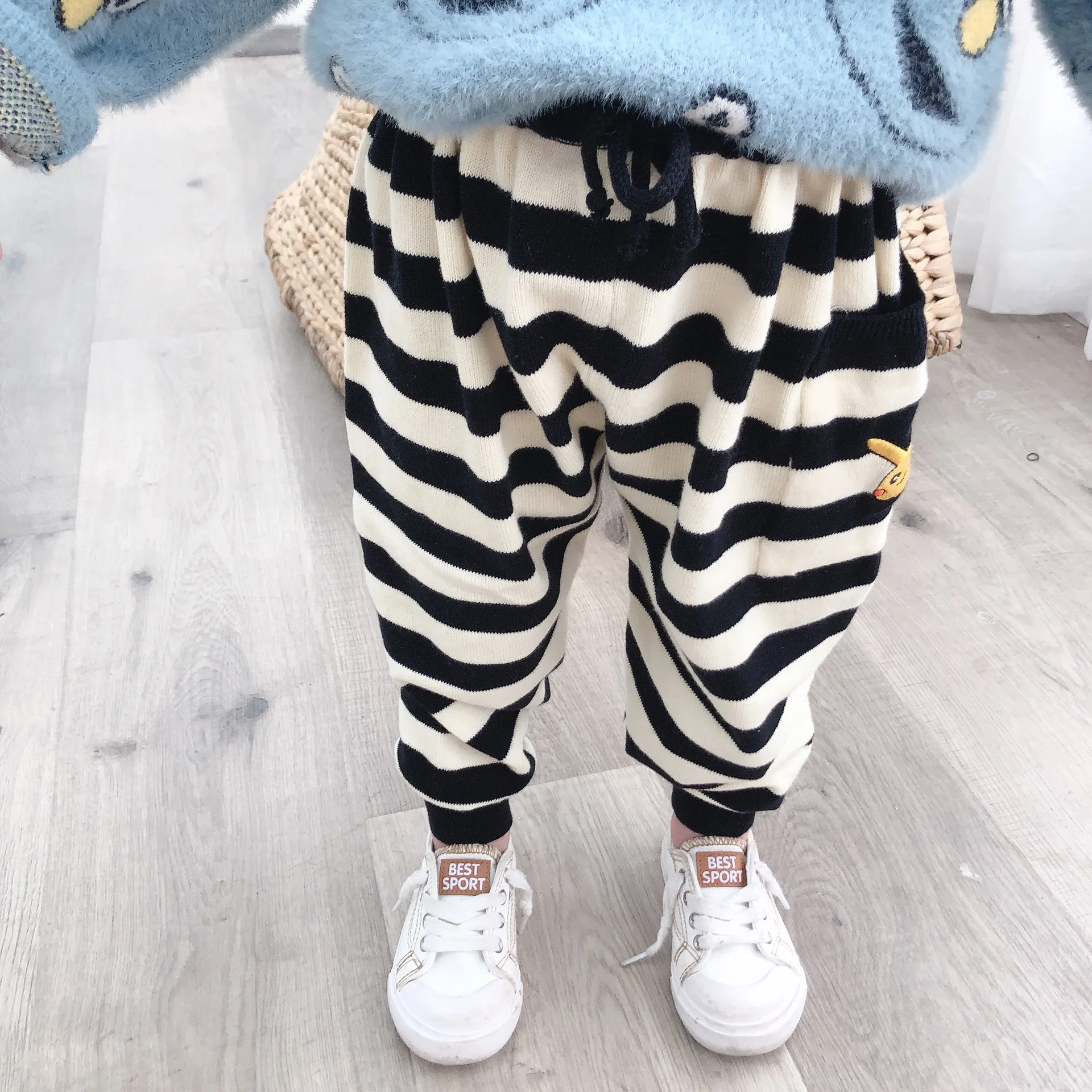 Новые осенние вязаные штаны в черно белую полоску для маленьких мальчиков и