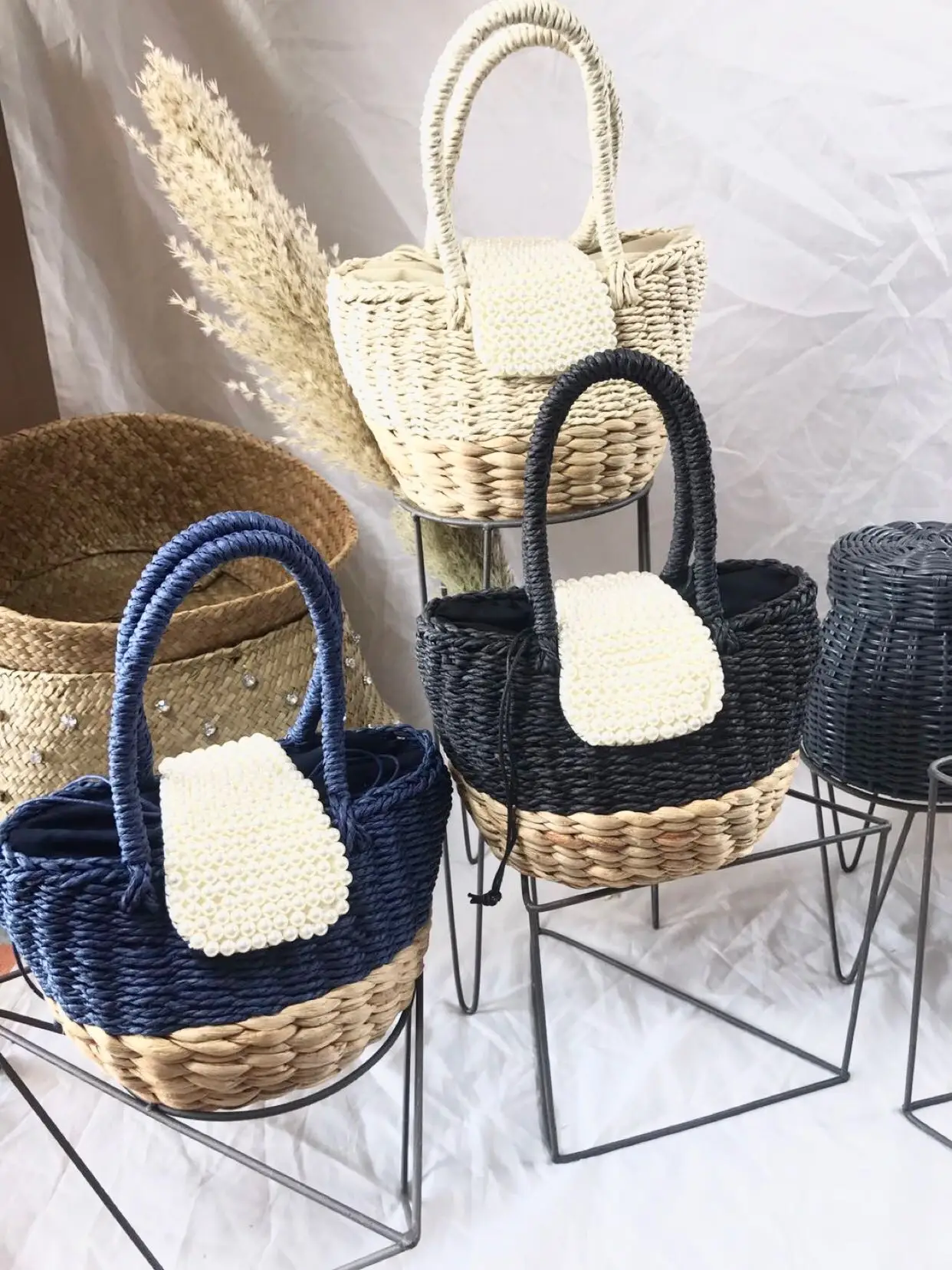 

Rattan handle woven women bag New diamond Pearl straw Shoulder Messenger handbag wild style women bag rattan shoulder beach bag