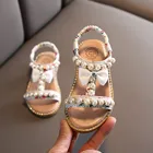 Летние сандалии с жемчугом для маленьких девочек; Новинка 2020 года; Модельные туфли принцессы с бисером и бантом; Пляжные сандалии на плоской подошве для малышей; От 1 до 6 лет