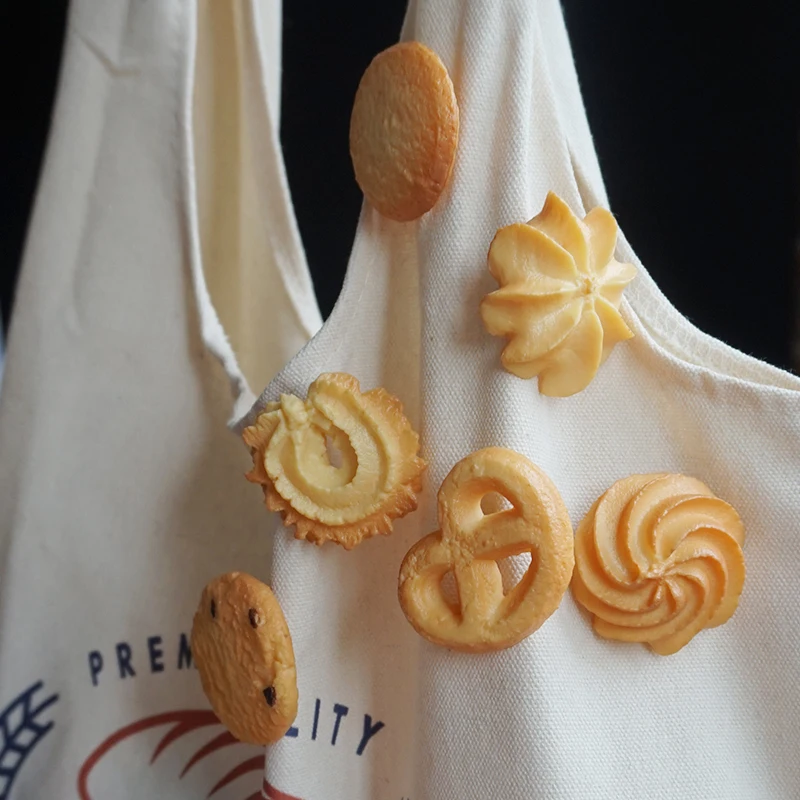 

Super Cute Simulation Cookie Brooch School Bag Canvas Bag Decorative Collar Pin Brooch Clothing Accessories Interesting Toys