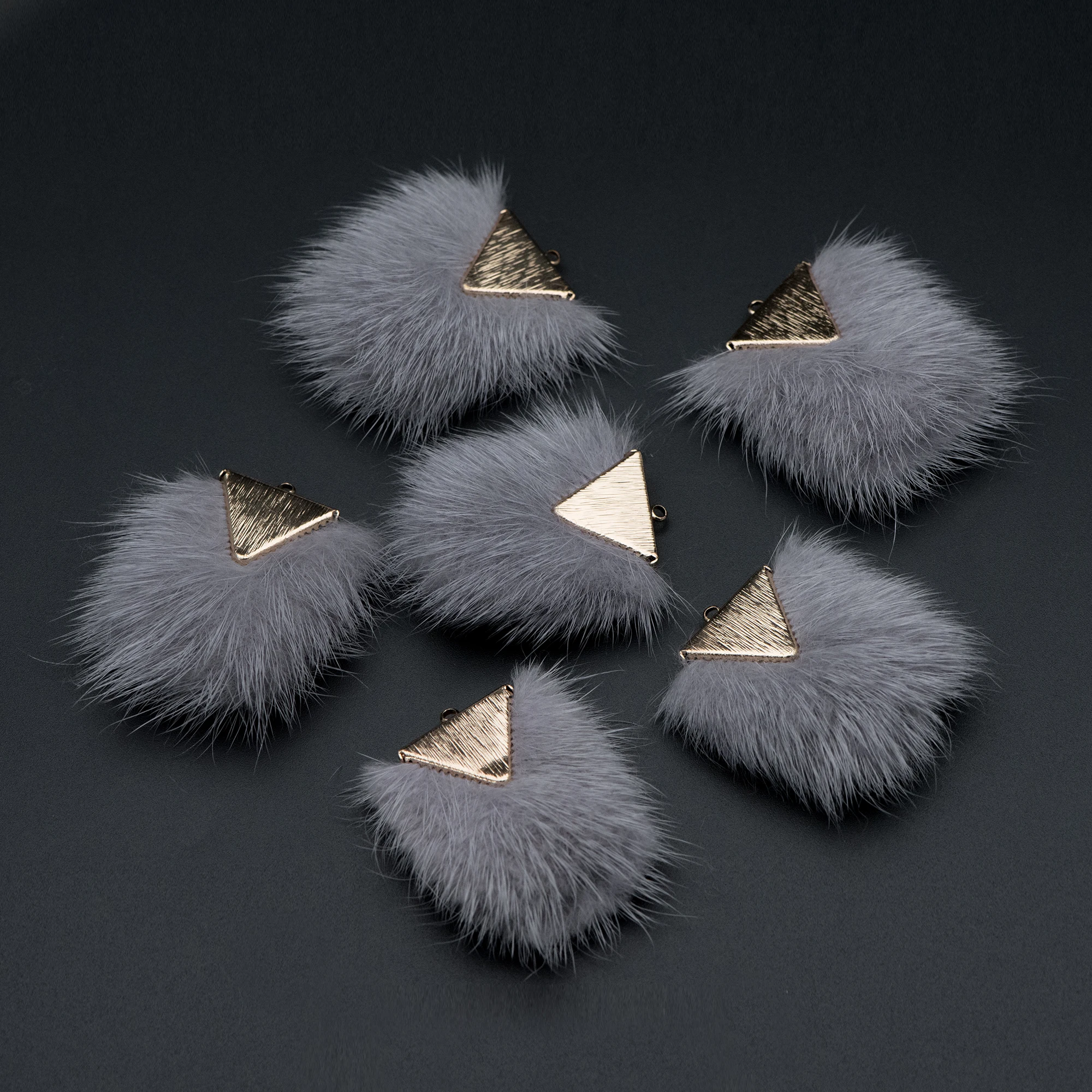 

4pcs Genuine Mink Fur Pom Pom, Mink Hair Tassels 48mm, Earring Charm Pendants, Grey, For Jewelry DIY Findings (FB-058-10)
