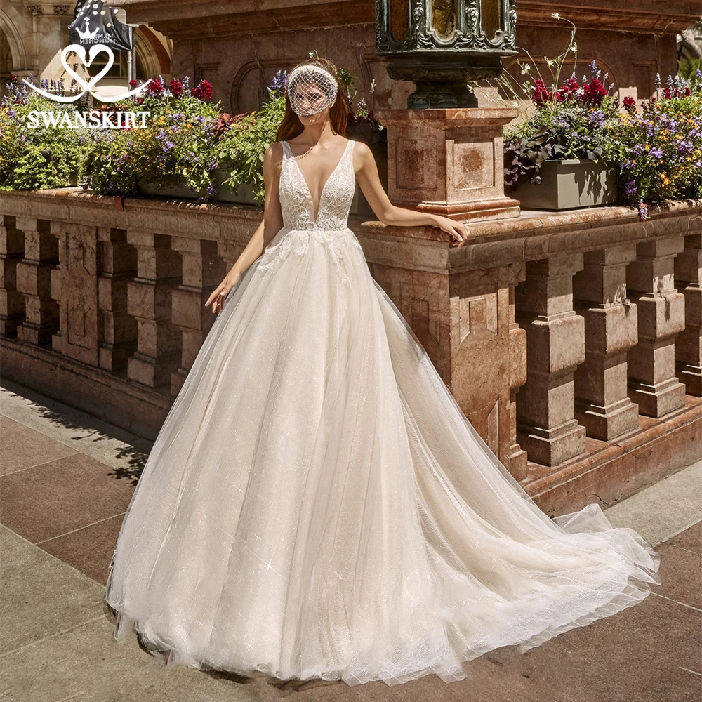 Романтическое свадебное платье с v образным вырезом и аппликацией Роскошная юбка