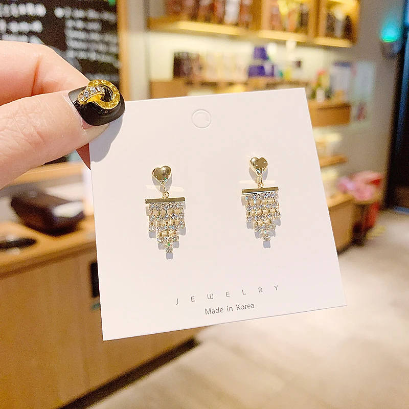 Высококачественные серьги корейские темпераментные милые короткие с кисточками