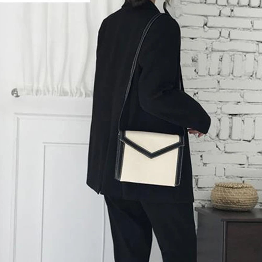 Женский офисный костюм однотонный осенний из двубортного блейзера и длинных