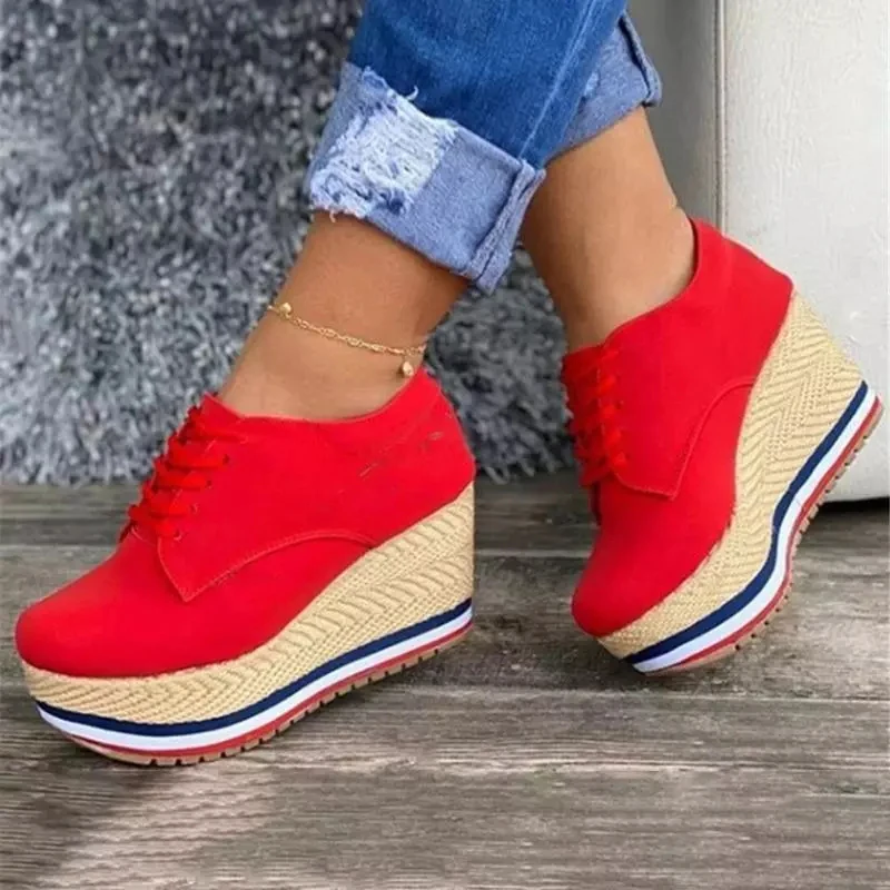 

Женские кожаные туфли на платформе, белые кроссовки на танкетке с круглым носком, весна 2021