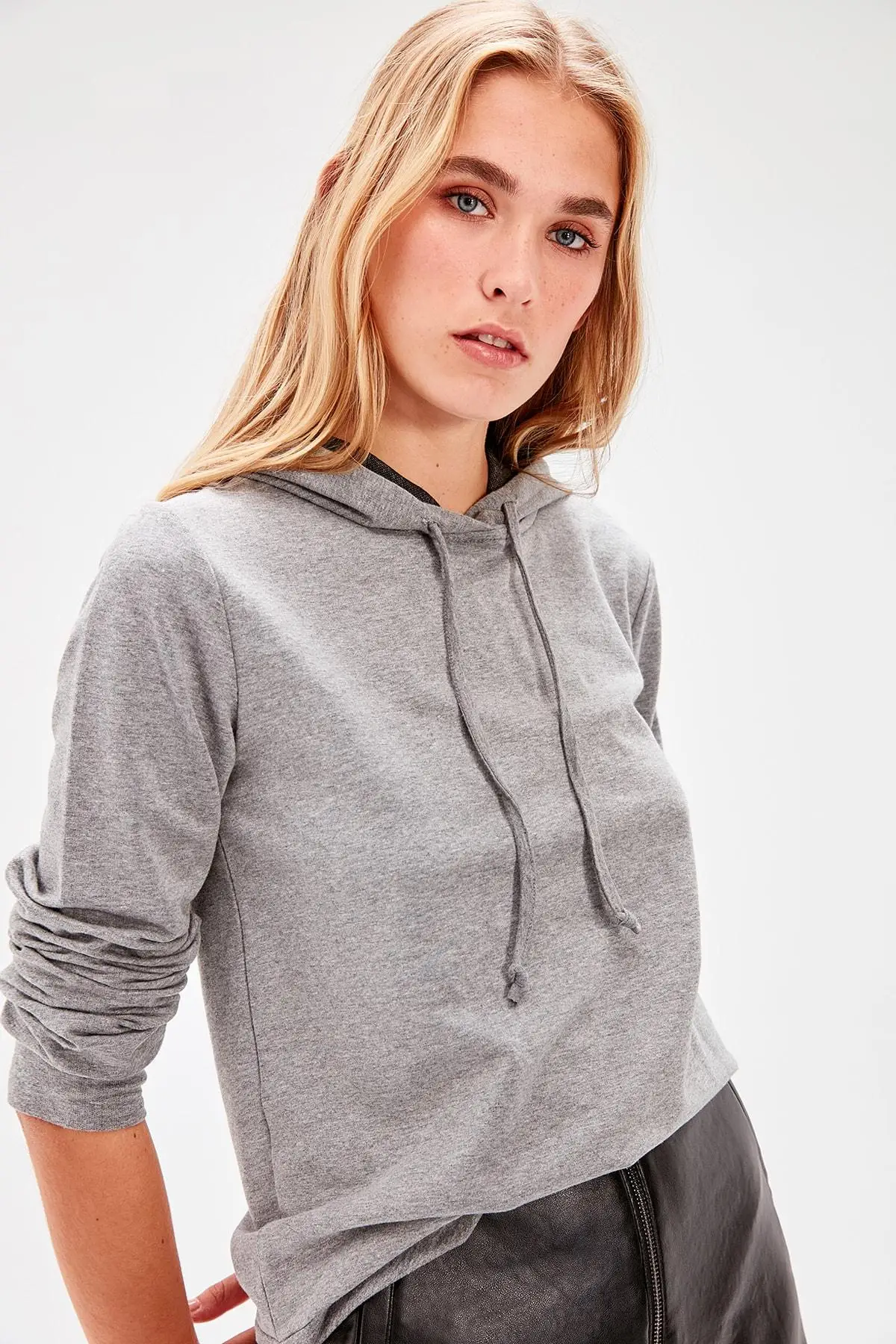 

Trendyol Anthracite Hooded Knitted Sweatshirt TWOAW20SW0059