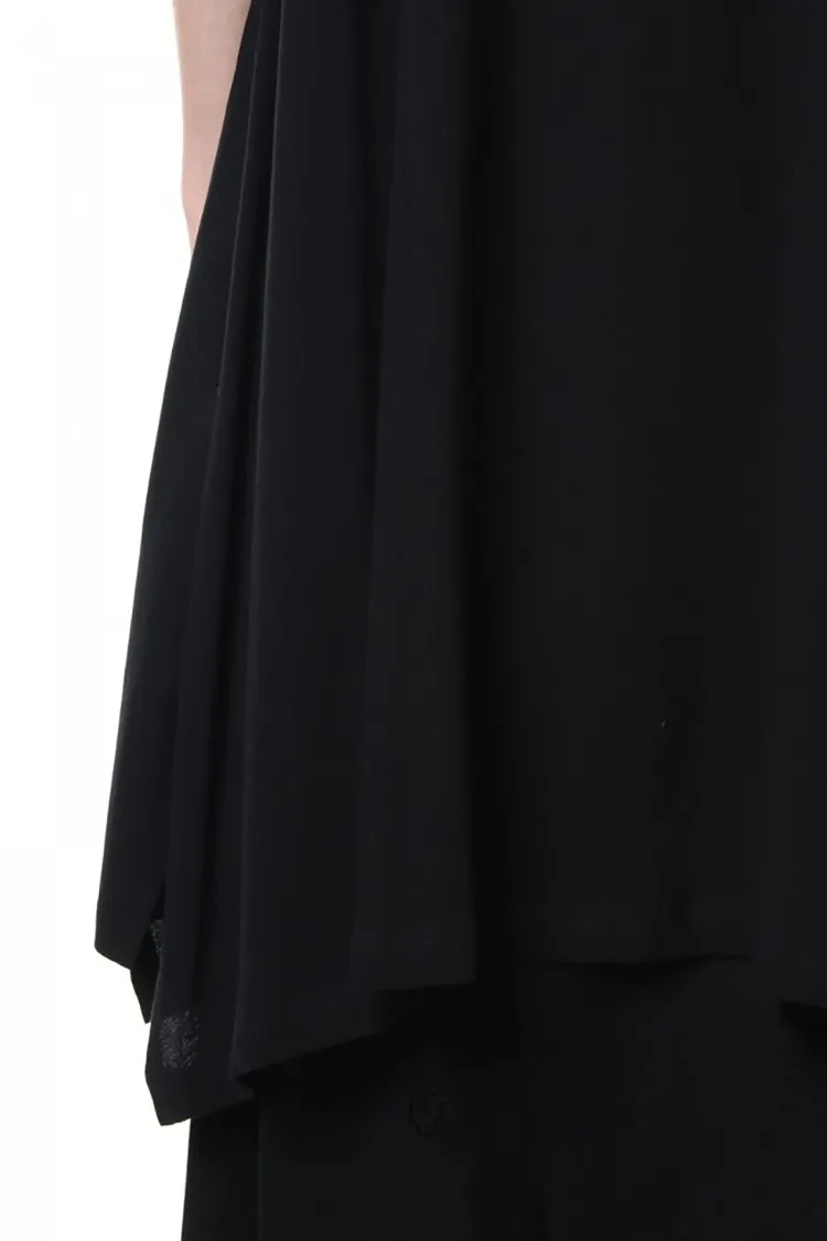 

Men's T-shirt dark medium long horn pleats